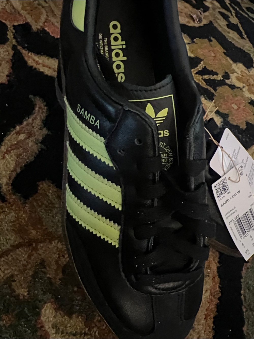 Adidas Samba Men’s Black with Neon Green Stripes NWT Mens 8 Womens 9.5